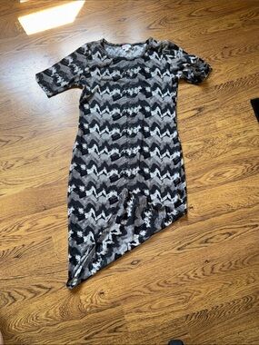 LuLaRoe Black, Gray & White Zigzag Print Dress